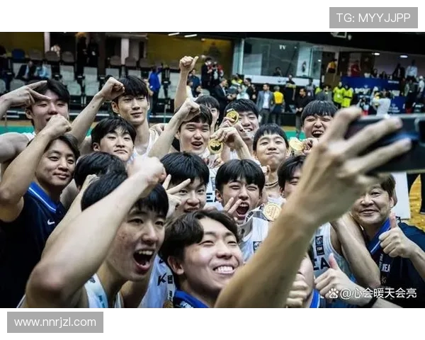 中国男篮队迎战泰国队全力争胜展现实力与团队合作精神