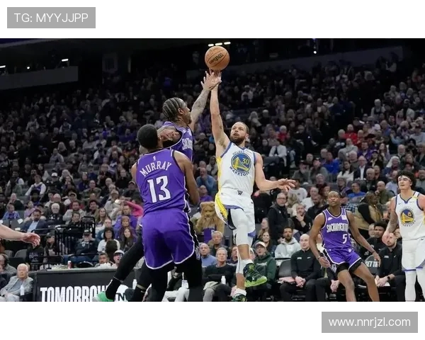 勇士与国王季前赛精彩集锦回顾展现球员风采与战术对决